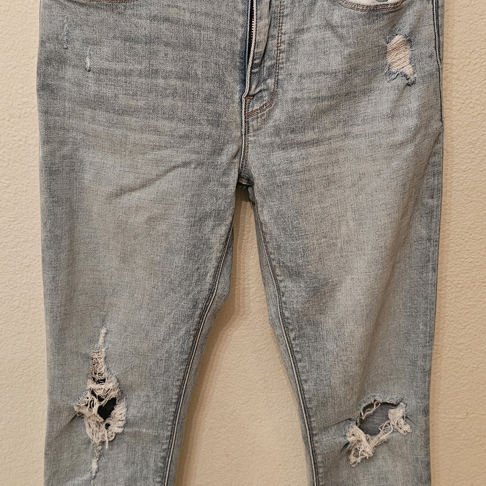 Hudson Jeans Light Blue Distressed Cropped Jeans